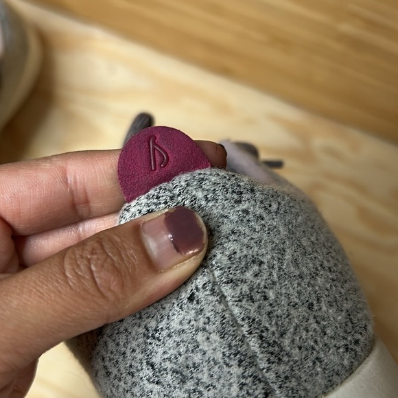 Allbirds Wool Runners - Heather Gray w/ Pink Lining | Women's Sneakers size 7 - Picture 3 of 6